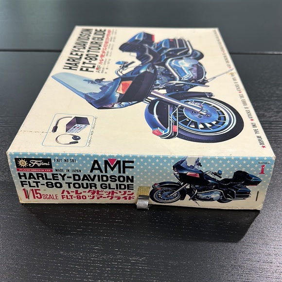 Harley-Davidson FLT-80 Vintage Motorcycle Model Kit - Picture 4 of 9